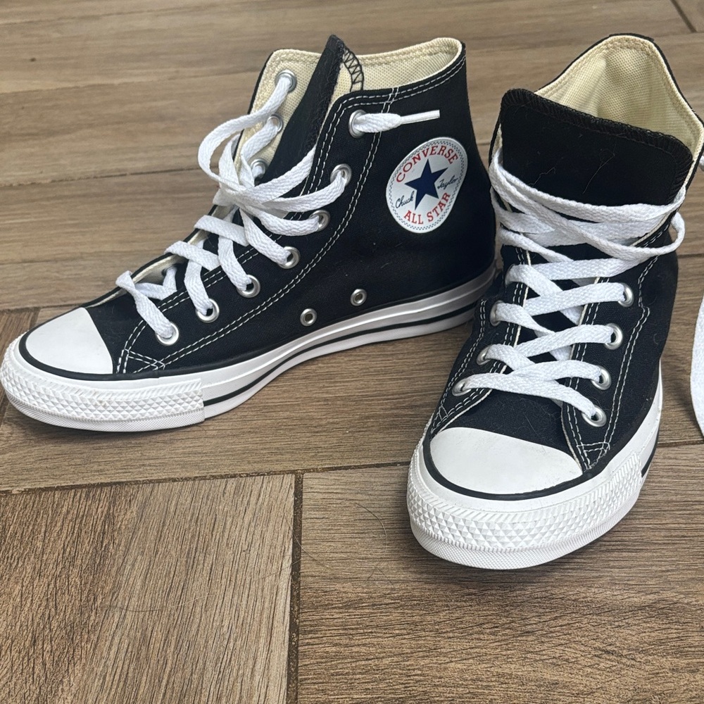 Converse Black and White All Star High-Tops (Sz 7) Never Worn - Picture 3 of 4